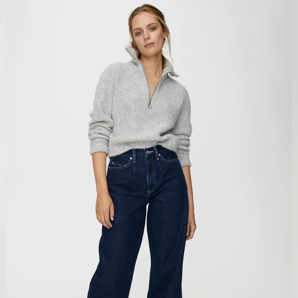 Aritzia Wilfred Free
Gwyneth Sweater slight crop textural alpaca blend Italy